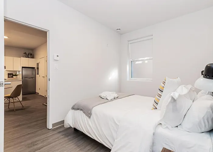 New Urban And Well Located 1 Bedroom Apartment By Den Stays