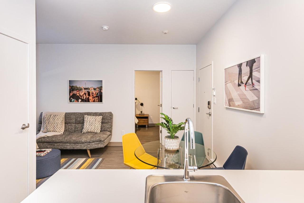 New Urban And Well Located 1 Bedroom By Den Apartment
