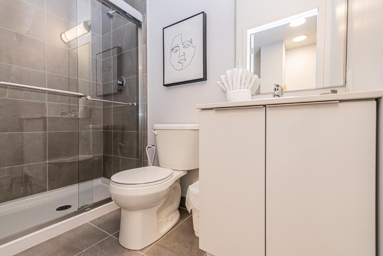 Apartment New Urban And Well Located 1 Bedroom By Den Montreal